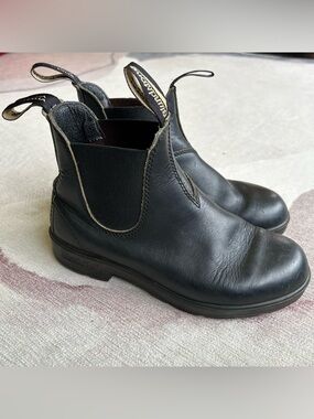 Blundstone Black Leather Chelsea Boots